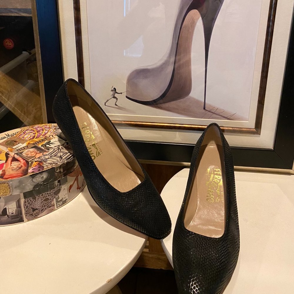 Amazing Ferragamo Black Snake Skin Heels